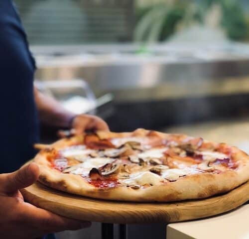 Come vivere l’emozione del tennis tra una cena italiana e i migliori siti scommesse non AAMS sul tennis?